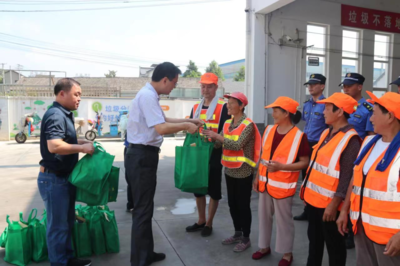 夏日送清凉，情系环卫工——唐进开展夏季“送清凉”慰问活动